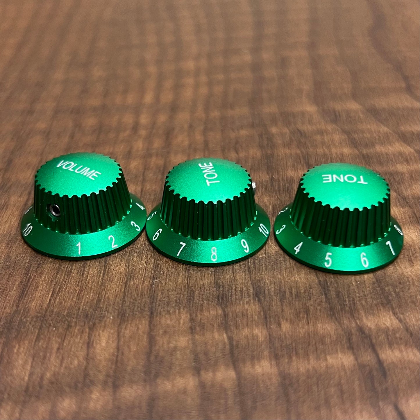 Warmtone CG Anodized Aluminum Strat Knob Set “Green” Set Screw