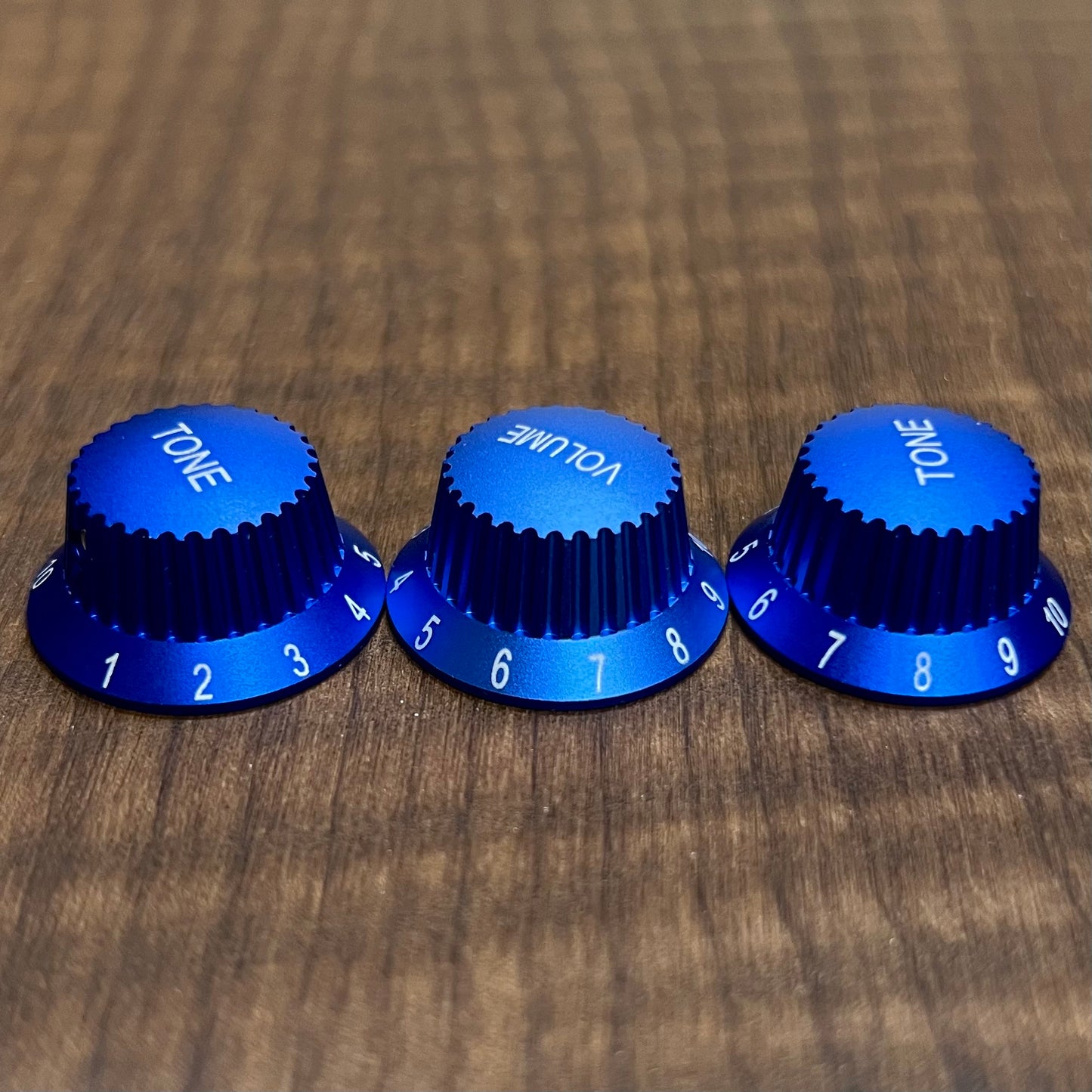 Warmtone CG Anodized Aluminum Strat Knob Set “Blue” Set Screw