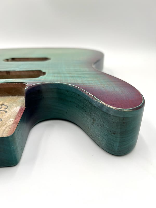 Warmtone Custom Guitars “Colorful Ocean” White Korina Back