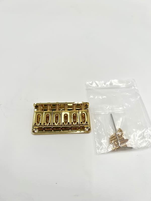 Gold hardtail bridge with six saddles and small hardware bag