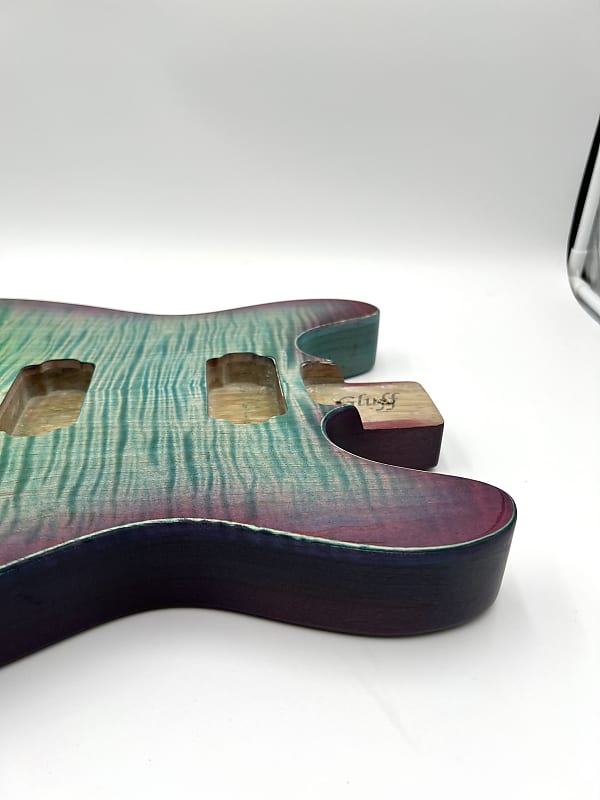 Warmtone Custom Guitars “Colorful Ocean” White Korina Back