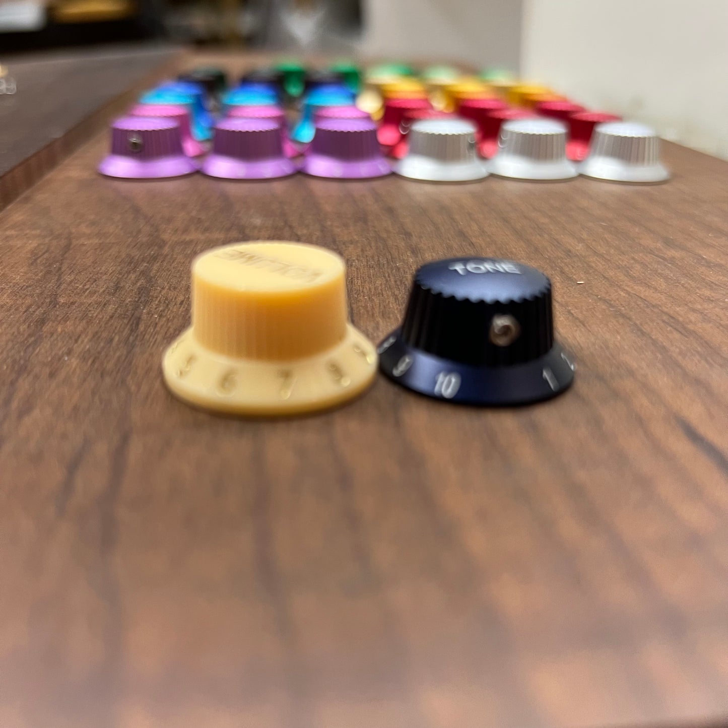 Warmtone CG Anodized Aluminum Strat Knob Set “Yellow Gold” Set Screw