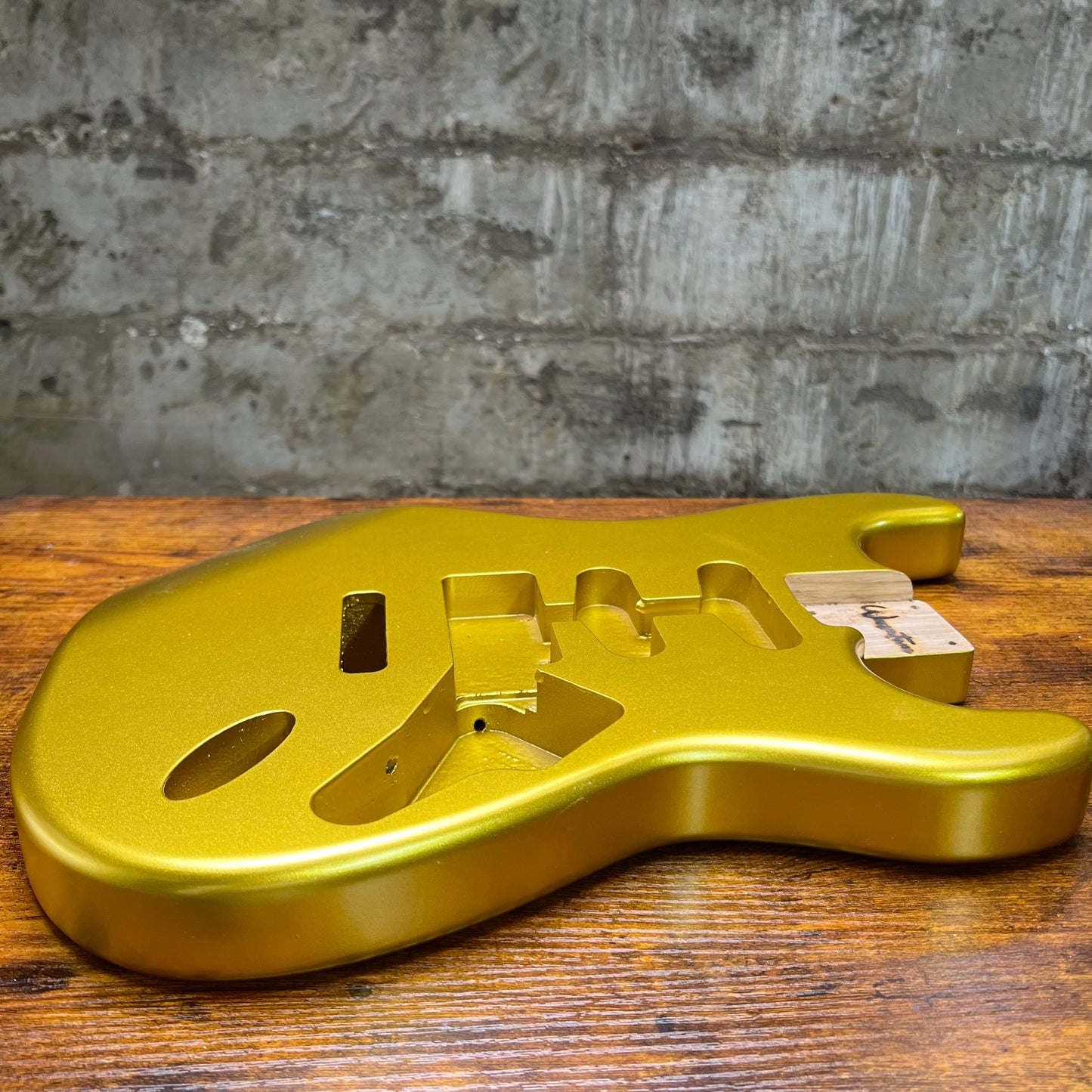 Warmtone Custom Guitars Strat Guitar Body “Hss Gold” Nitro